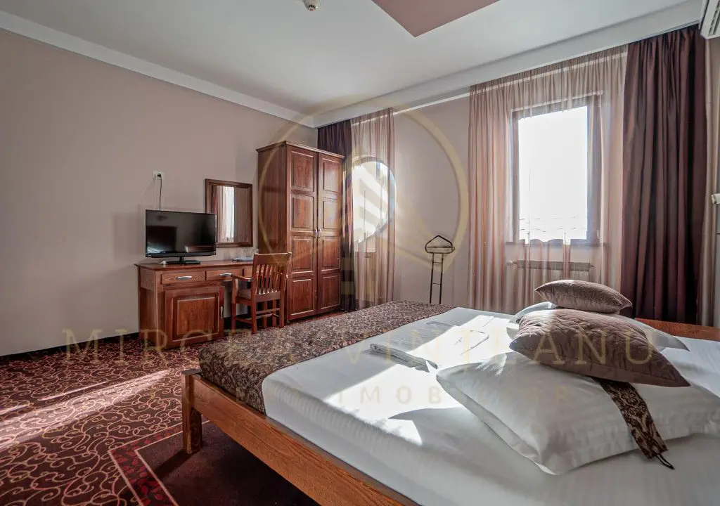 Hotel 3 Stele de Vânzare la Delfinariu, aproape de Mamaia