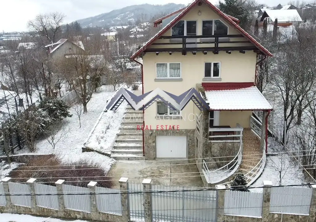 Vilă ultrafinisată cu panoramă superbă, teren 868 mp– Breaza