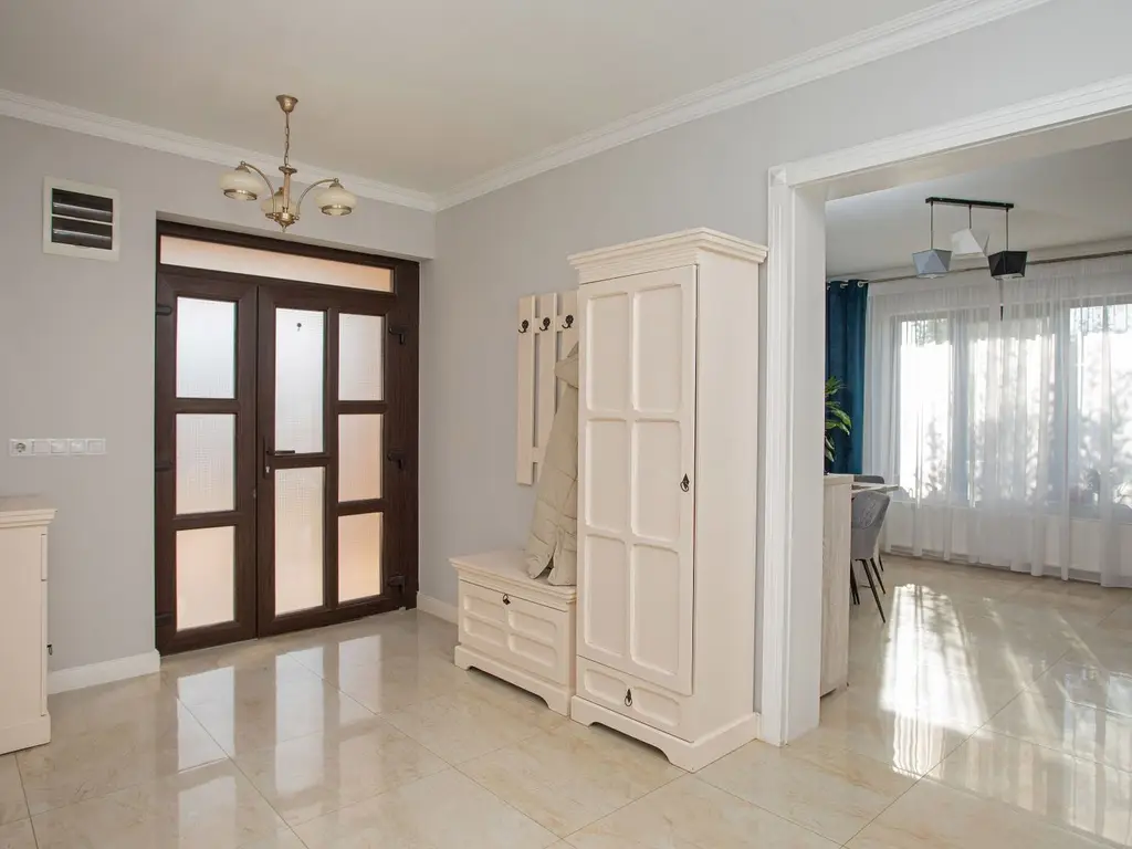 Vilă P+M, Clujului, 190 mp, teren 520 mp, singur în curte. 225 000 E
