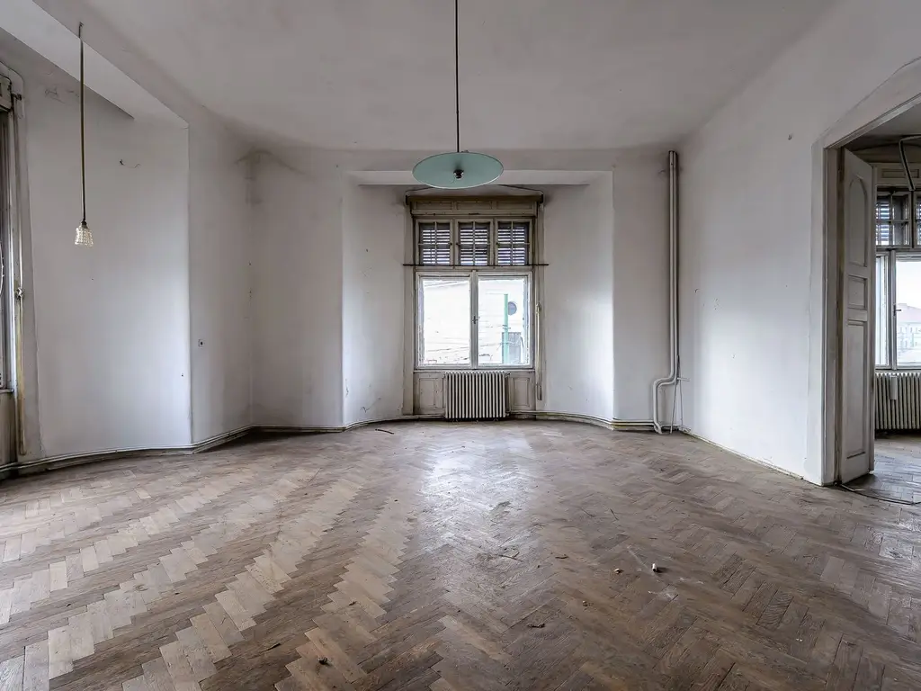 VÂNDUT! Apartament 4 camere, etaj 1, în Palatul Steiner, Arad