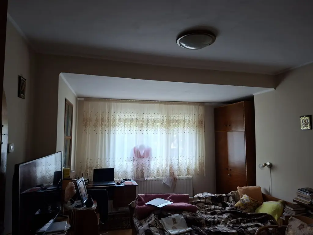 BRASADAS vinde casa individuala cu 7 camere in CENTRU.
