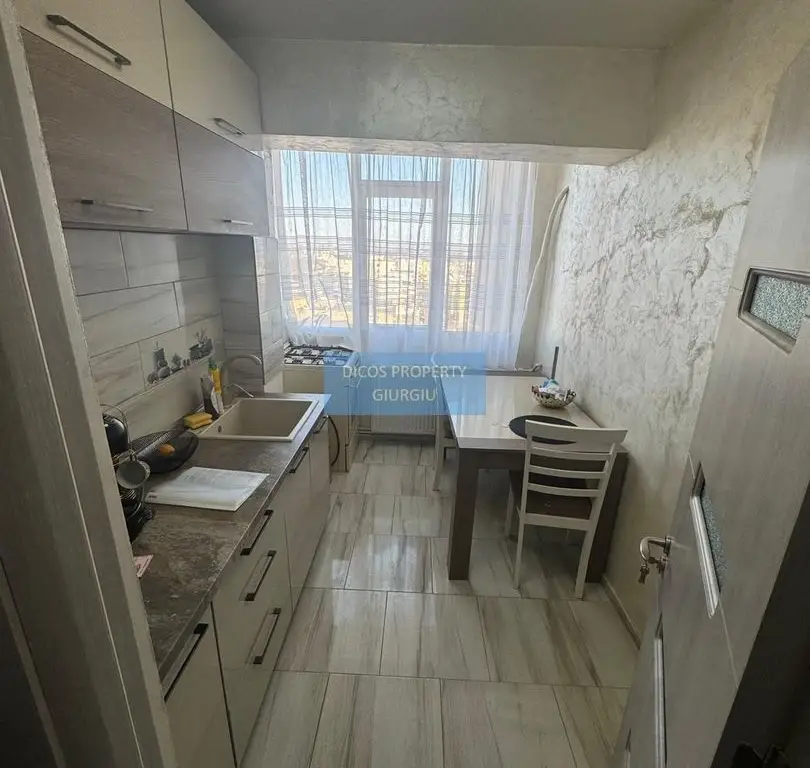 Apartament 3 camere de vânzare – Tineretului, bloc turn