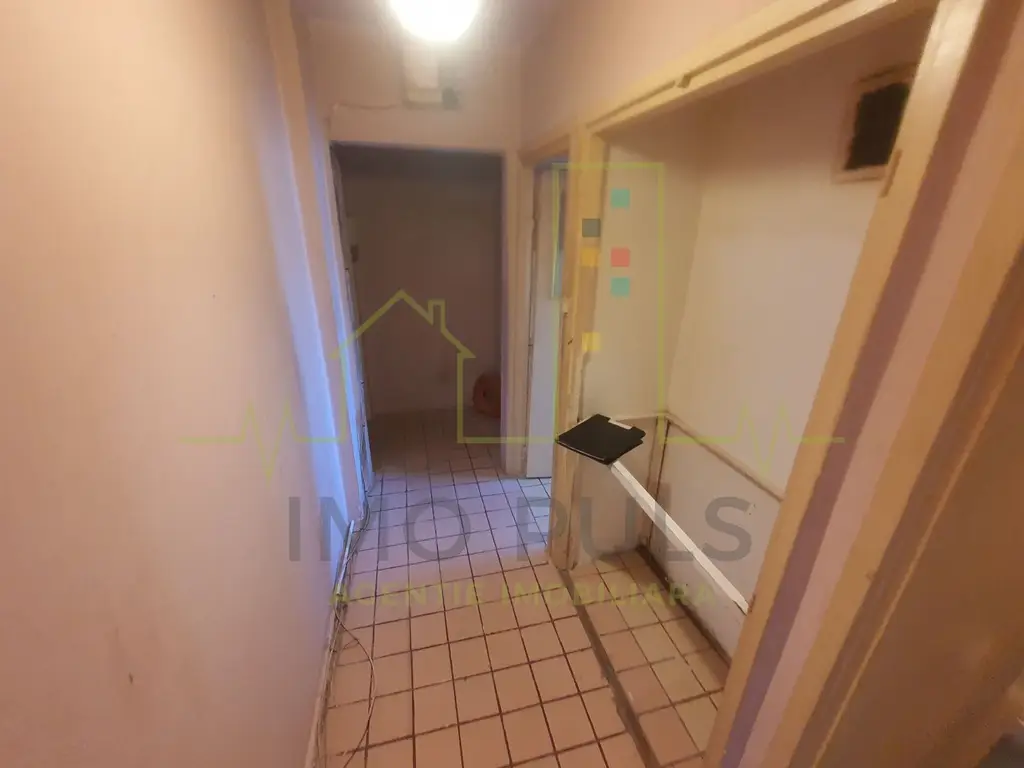 3 Camere. Etaj intermediar. Boxa. Centrala proprie. Termopane.