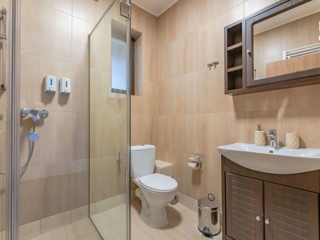 Pensiune Râșnov, 13 camere plus locuință proprietar, zonă Cetate