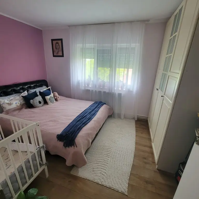 BRASADAS vinde ap 2 cam mobilat etaj 4/4.