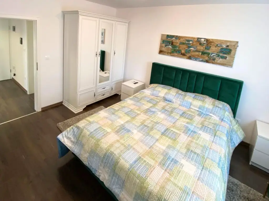 Apartament modern cu 2 camere pereți retractabili terasă parcare și boxă