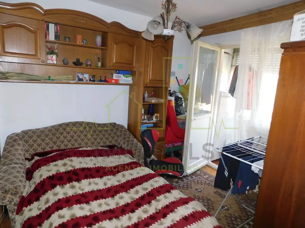 4 camere la pret de 3. Pozitie excelenta.