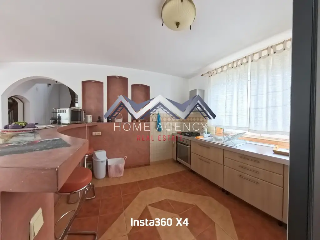 Vilă ultrafinisată cu panoramă superbă, teren 868 mp– Breaza