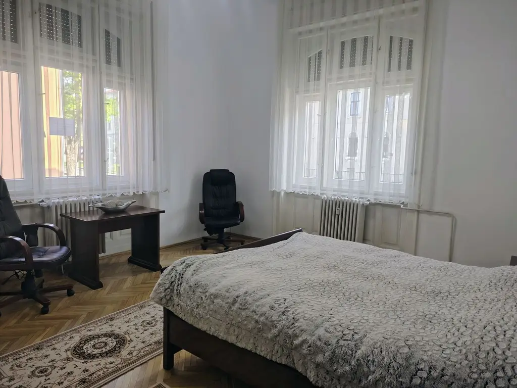 Apartament 2 camere Parc Traian , 400 E neg. Comision 50%