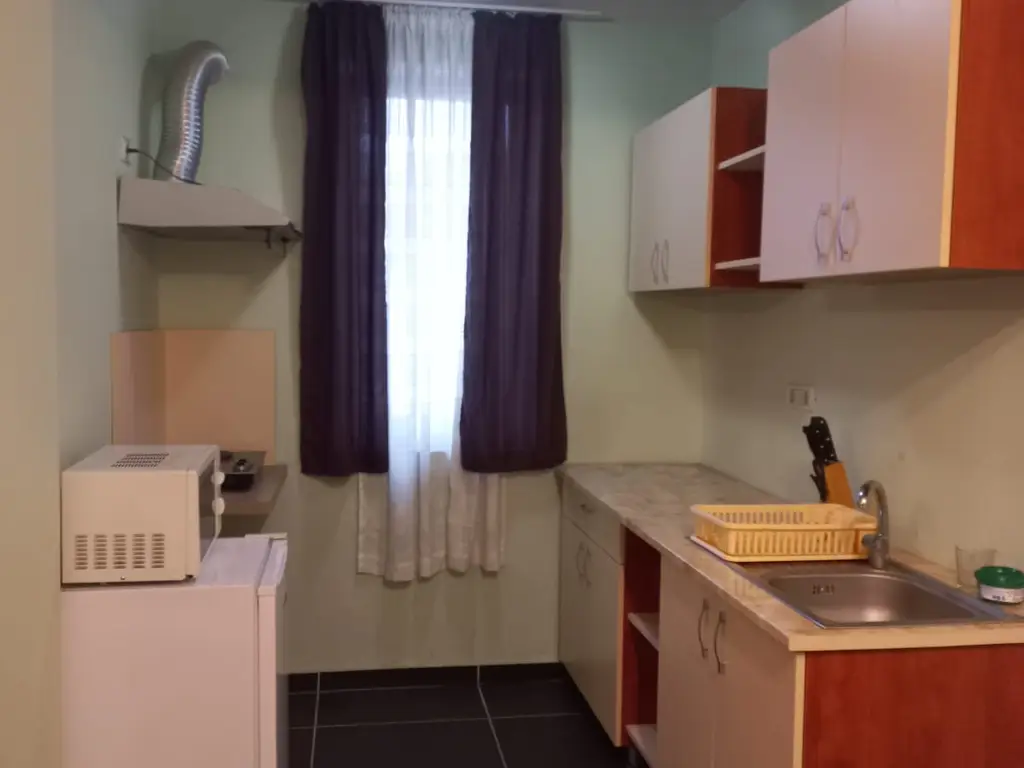 Închiriez apartament o cameră open space