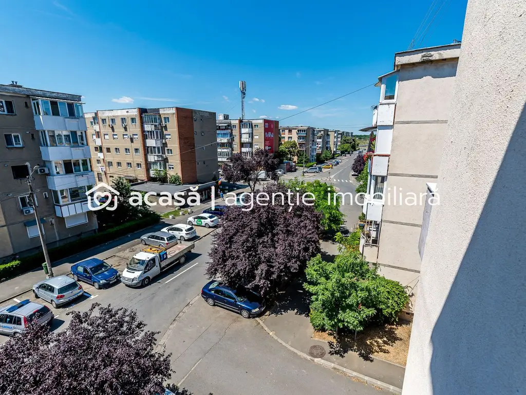 Ap 2 camere decomandat, renovat, 2 balcoane. Cartier Alfa Arad