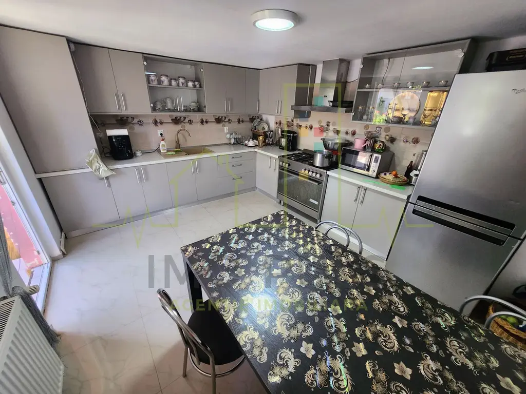 Casa individuala pe parter. Timisoara. 5 Camere. 2 Bai.