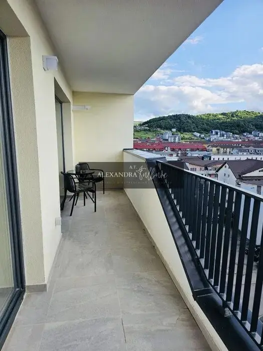 Apartament 2 camere, etaj intermediar, terasa, garaj, Eroilor