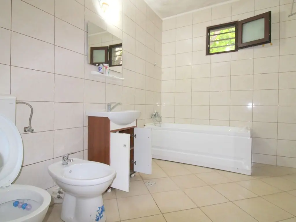 De vanzare casa cu 3 camere, zona Port, 64.000 euro