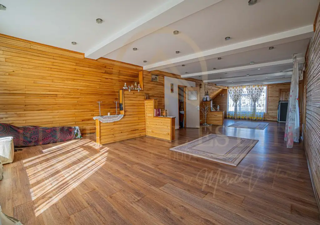 Agigea - Vila D+P+1E+M pe un teren de 772 mp cu o deschidere de 21,46 m.