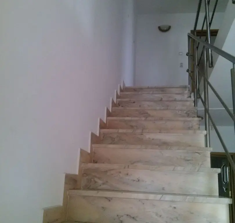 Casa 6 camere - cazare 12 persoane, Nord