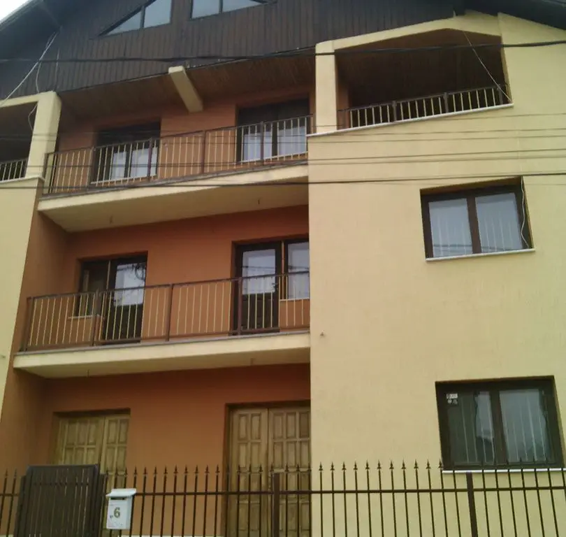 Casa 6 camere - cazare 12 persoane, Nord