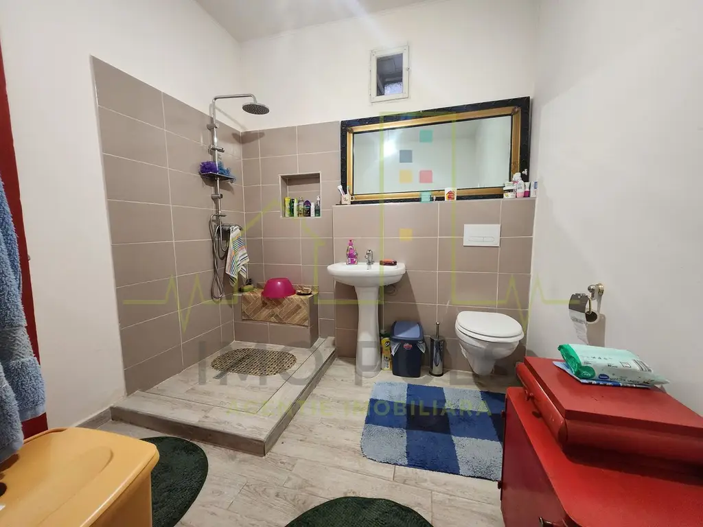 Casa individuala. Mijloace de transport. Toate utilitatile.