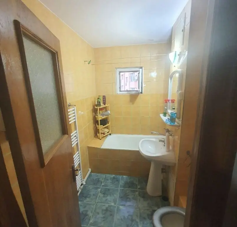 Vand apartament 2 camere zona Eden