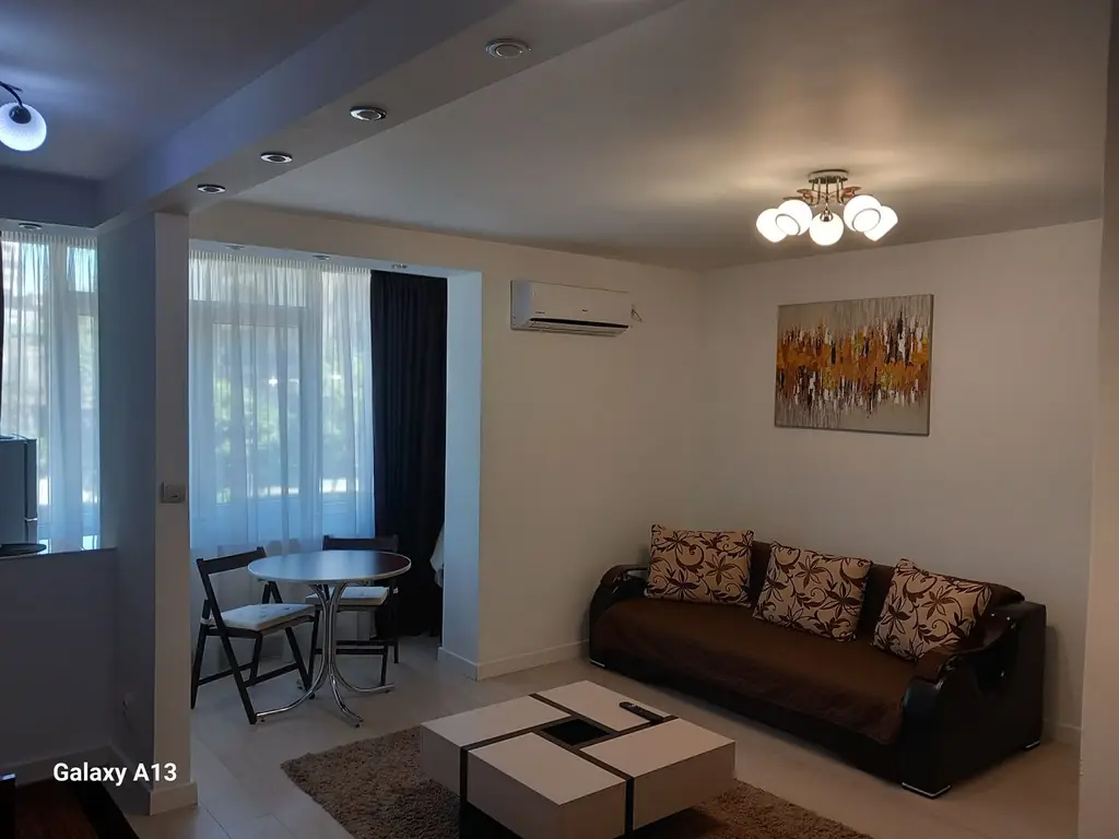 BRASADAS închiriază ap 2 cam etaj 1/8 50mp Piata UNIRII.