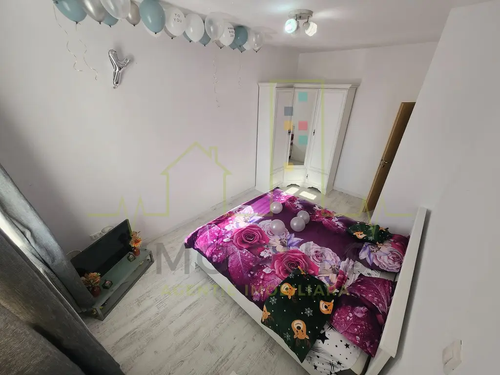 3 Camere. 2 Bai. Apartament pe 2 nivele. Pretabil investitie.