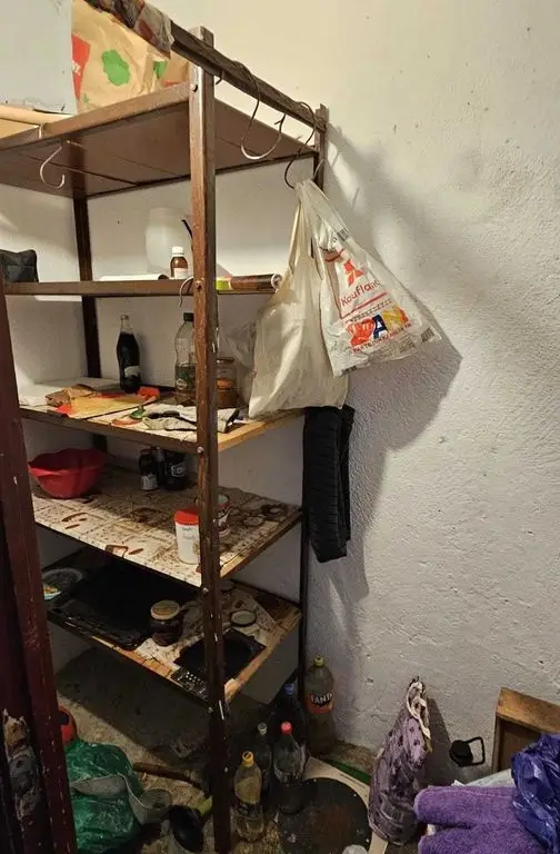 BRASADAS vinde ap 2 cam Carpati2 etaj 4/4.