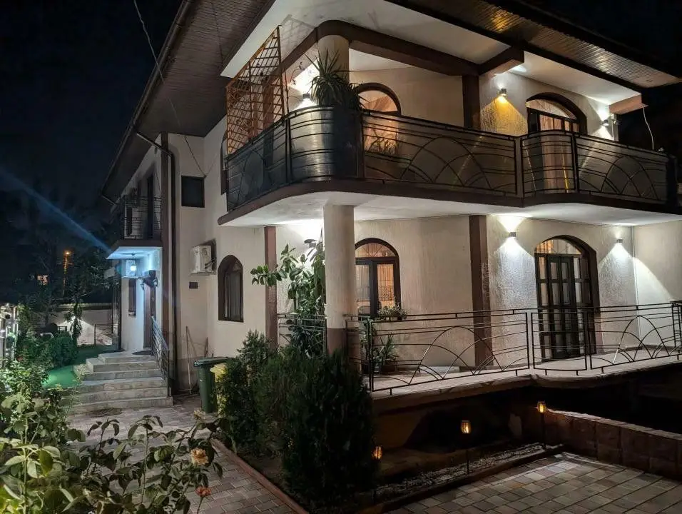 Bazilescu,2012,5 cam.+pod mansardabil,garaj,luminoasa si eleganta,zona curata