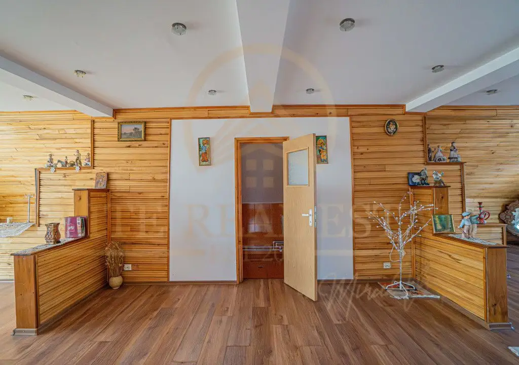 Agigea - Vila D+P+1E+M pe un teren de 772 mp cu o deschidere de 21,46 m.