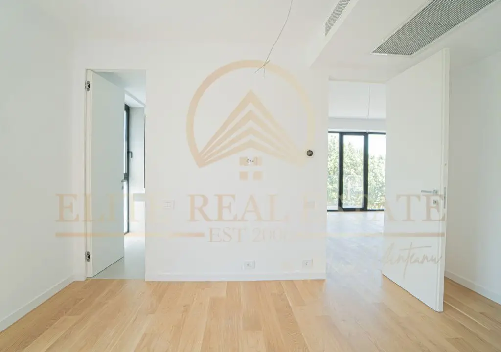 Stațiunea Mamaia - Vânzare apartament cu 4 camere, 3 bai cu vedere la lac.