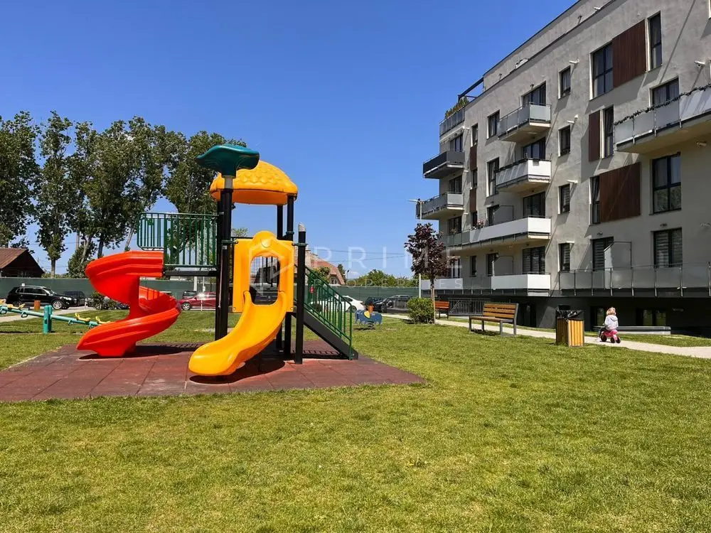 DE ÎNCHIRIAT: Apartament modern cu o cameră și parcare | Maurer