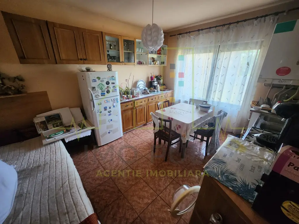 Casa individuala. Foarte pretabila de afacere. SAD la parter si intrare separata