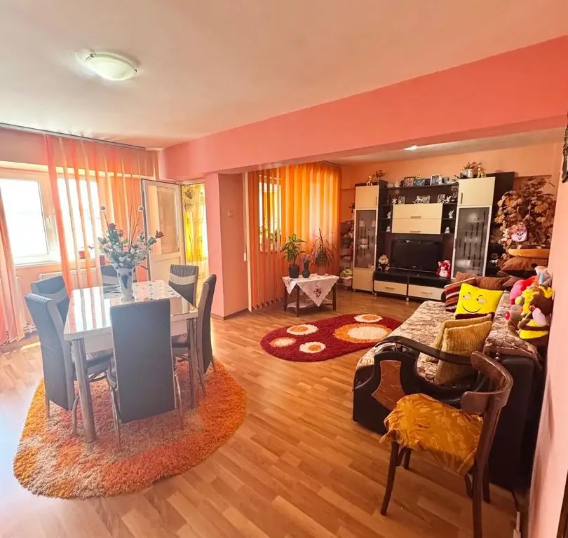 Apartament spațios, 3 camere – Bulevardul CFR, Giurgiu