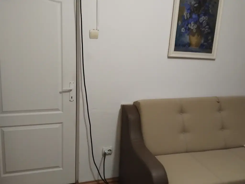 Vand ap 2 camere la cheie zona Intim
