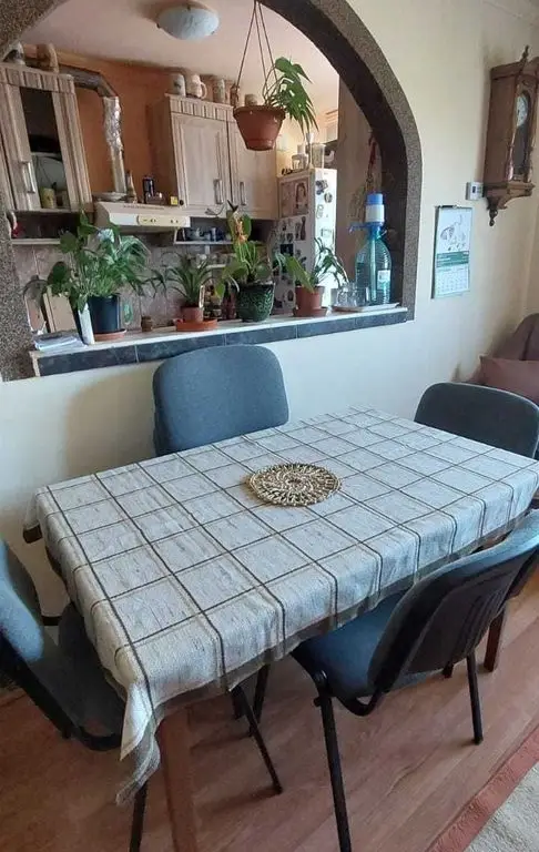 BRASADAS vinde URGENT ap 2 cam etaj 4/4 pe Aleea Prahovei.