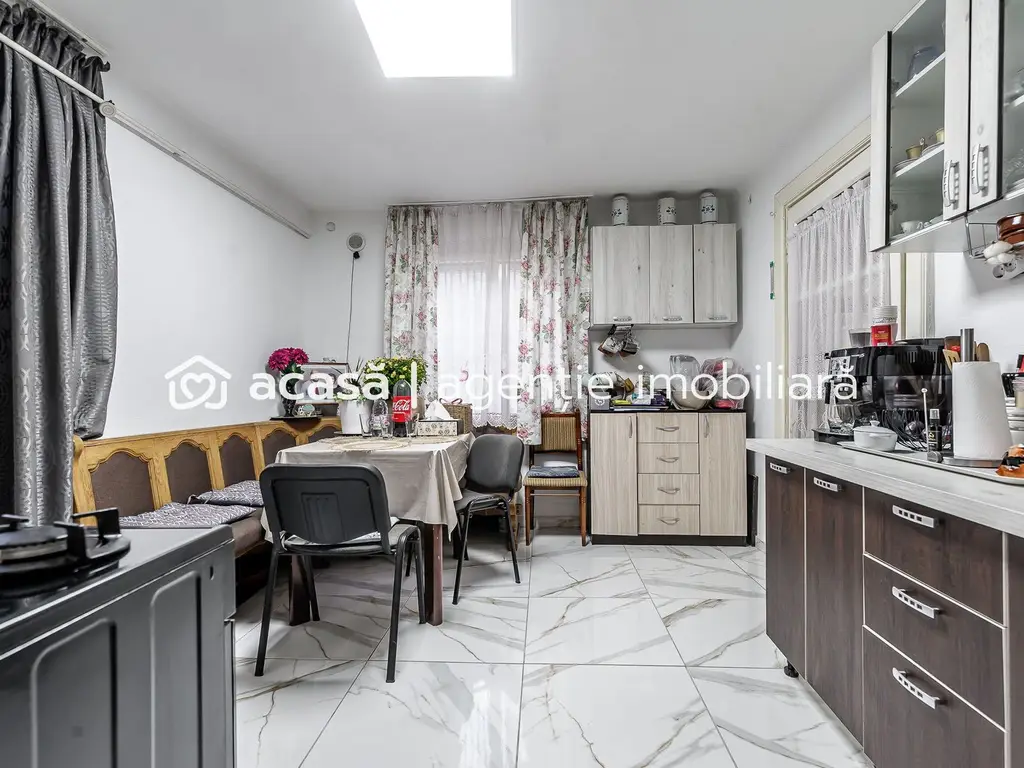 Locuință pentru familie mare apartament la casă, cu teren, Bujac.