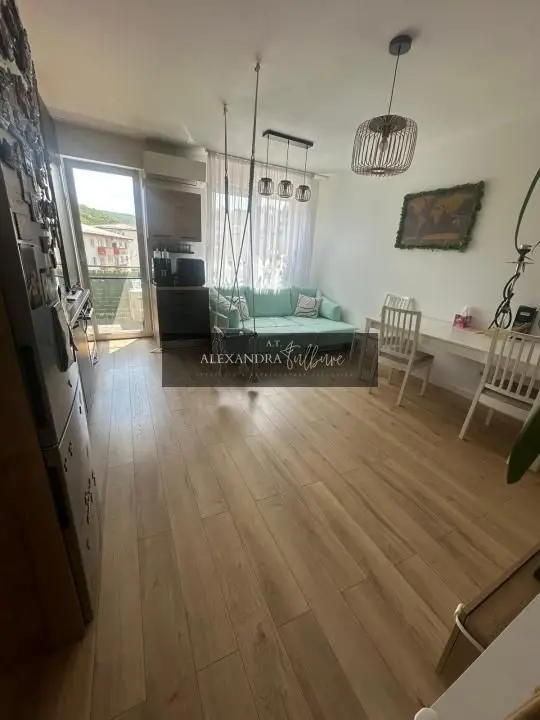 Apartament de vanzare 3 camere, 66 mp, 2 bai, balcon, 2 parcari