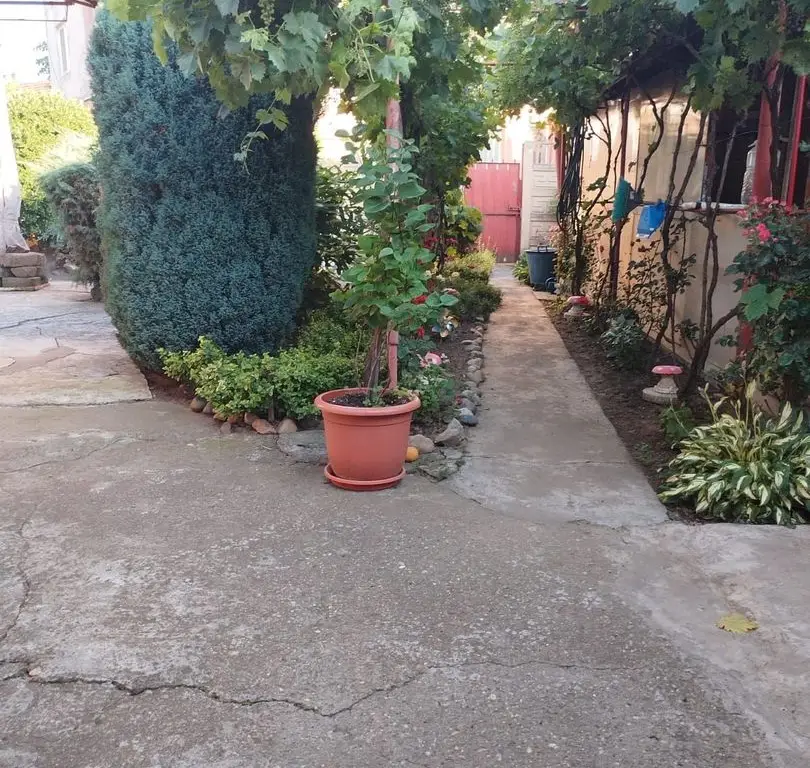 ageuropa.ro vinde casa in zona 14 Mai cu 3 cam. si teren aferent de 500mp.