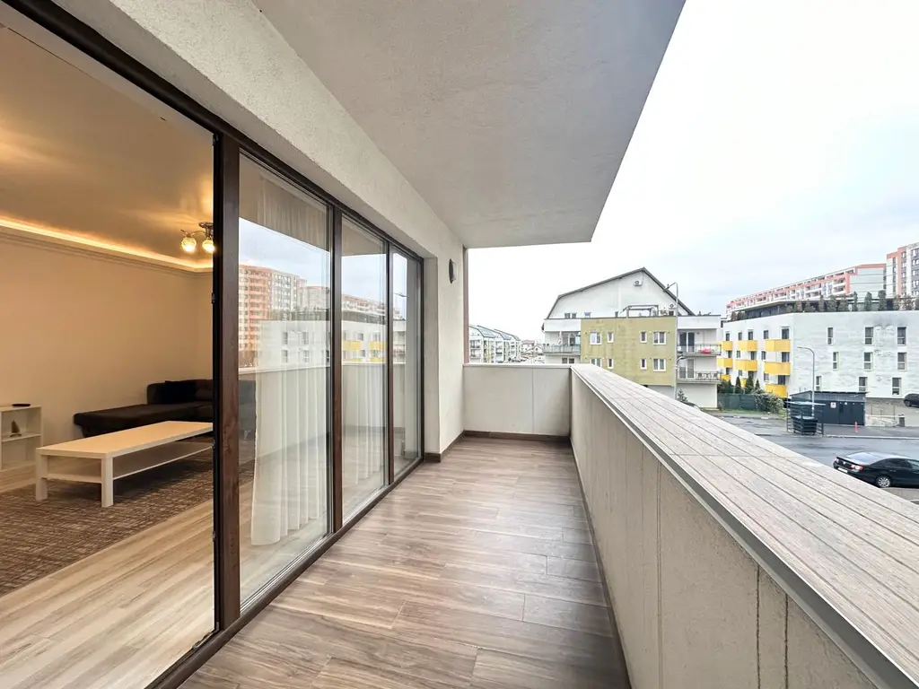 Vând apartament 3 camere 3 minute de Coresi complex ISARAN
