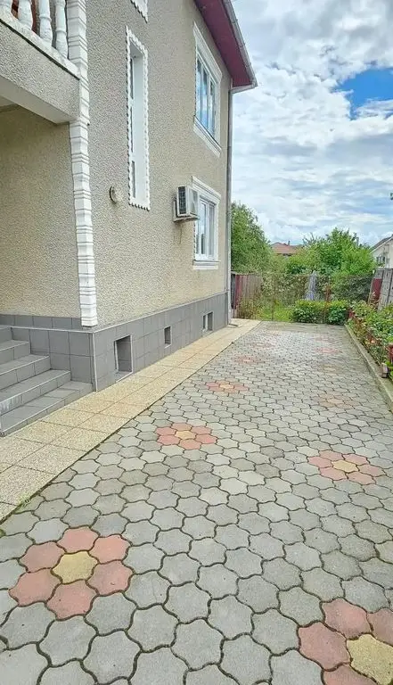Casă de vânzare