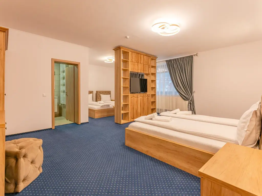 Pensiune Râșnov, 13 camere plus locuință proprietar, zonă Cetate