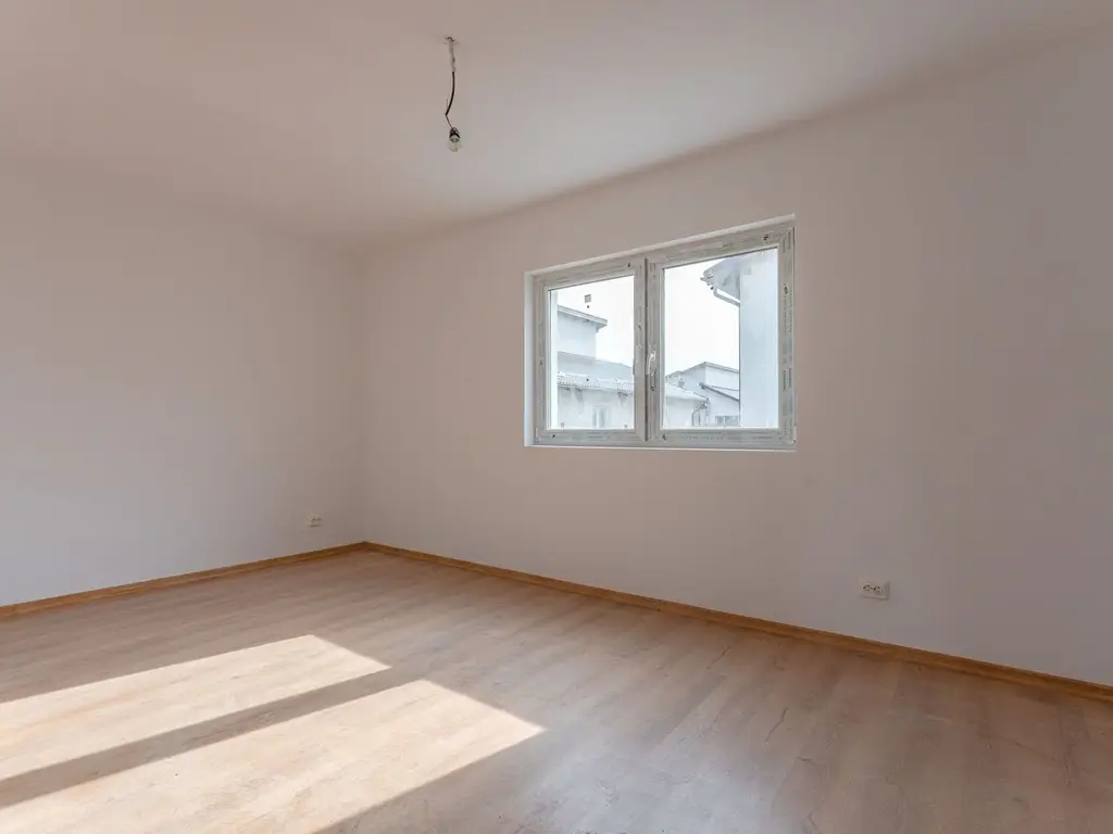 Casa de închiriat în Sânpetru - bucatarie mobilata si utilata