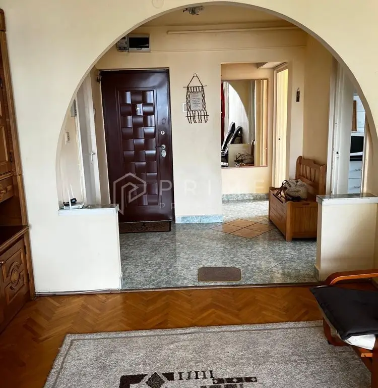 Apartament 3 camere luminos | Dâmbu Pietros,