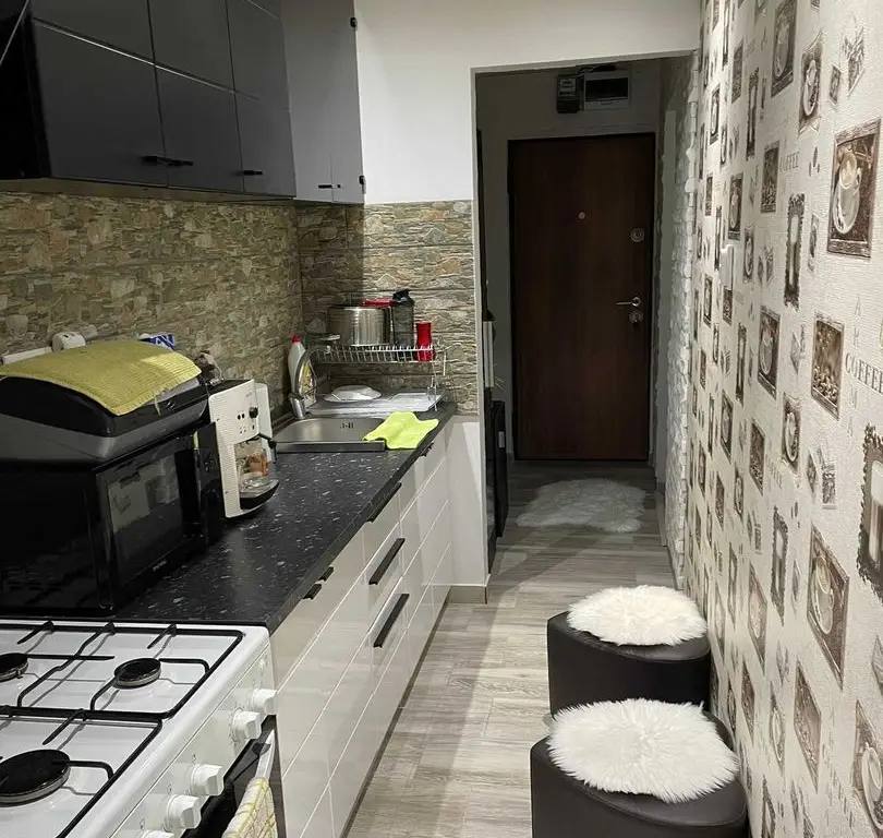 Apartament 2 cam etaj 3/4 in Carpati 1.