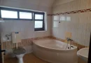 Casa insiruita, 2 dormitoare, garaj, Sanmartin. 120 000 E. Comision 0.