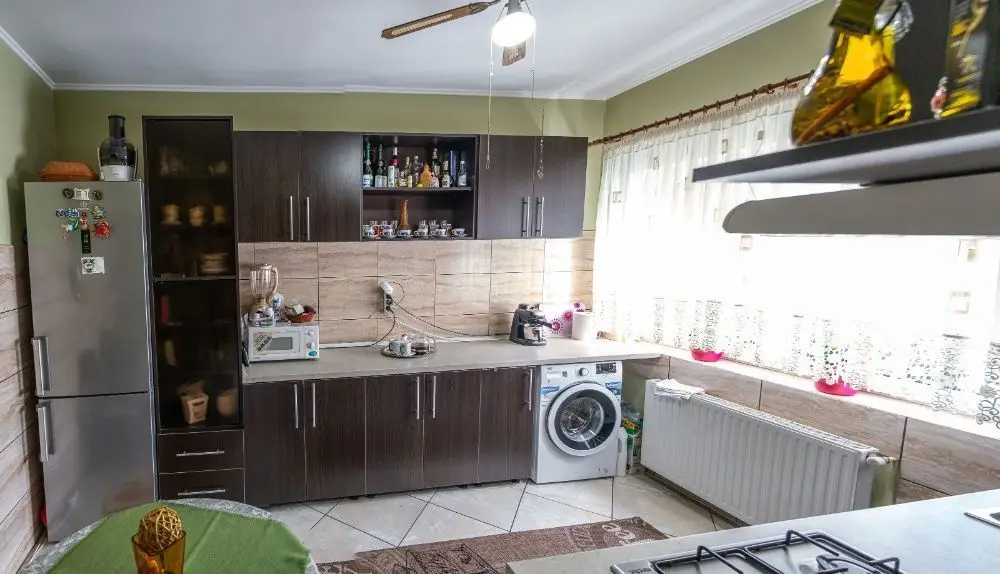 BRASADAS vinde casă cu etaj in zona Titulescu.