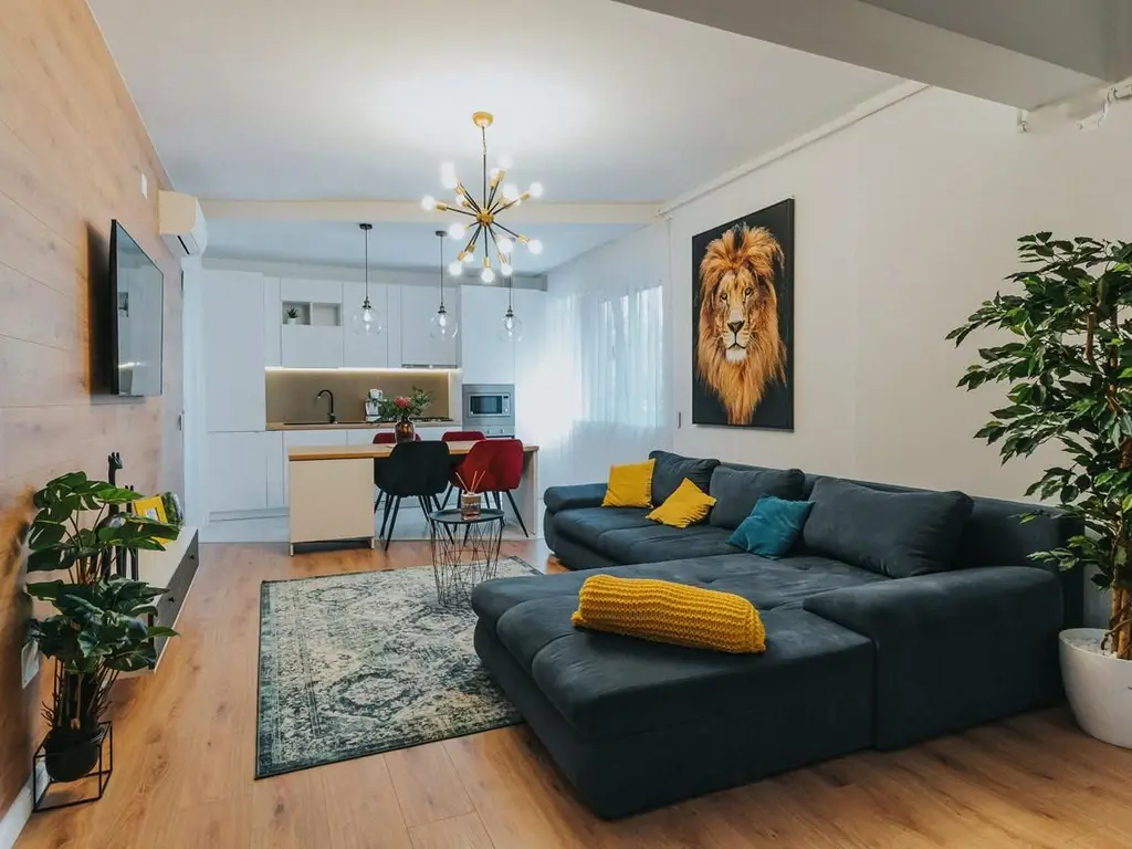 3 camere, ultracentral, Oradea. 235 000 E. Comision 0