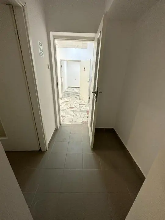 PROPRIETAR vand spatiu comercial pe Stefan Cel Mare