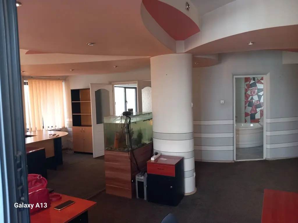 Ag BRASADAS închiriaza apt ULTRACENTRAL 82mp la etajul 1.