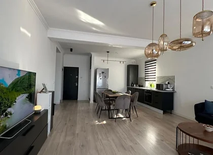 Vând apartament cu trei camere