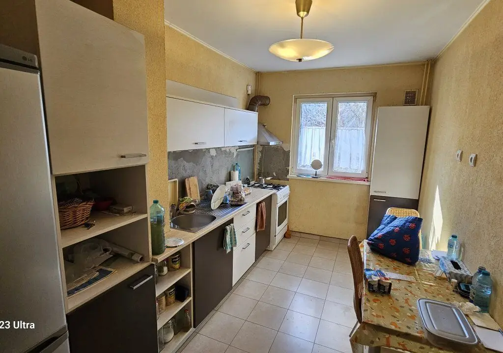Apartament 4 Camere , et.3/4, Berceni-Racovita